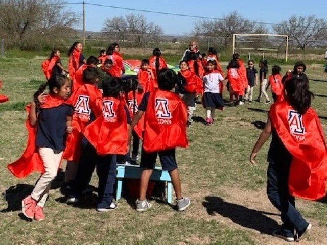 Kids with wildcat Marathoner capes