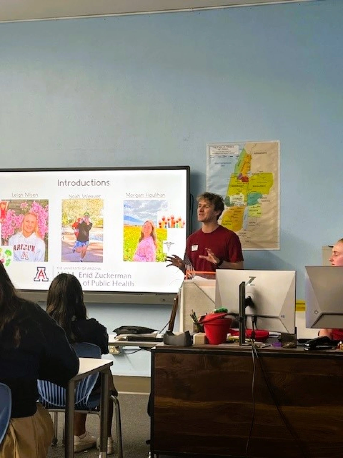 Intern presenting to class 